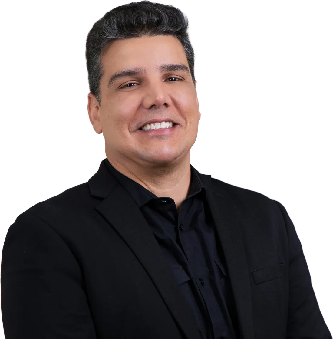 Thiago Pinheiro, candidato a deputado federal, de terno preto, sorrindo